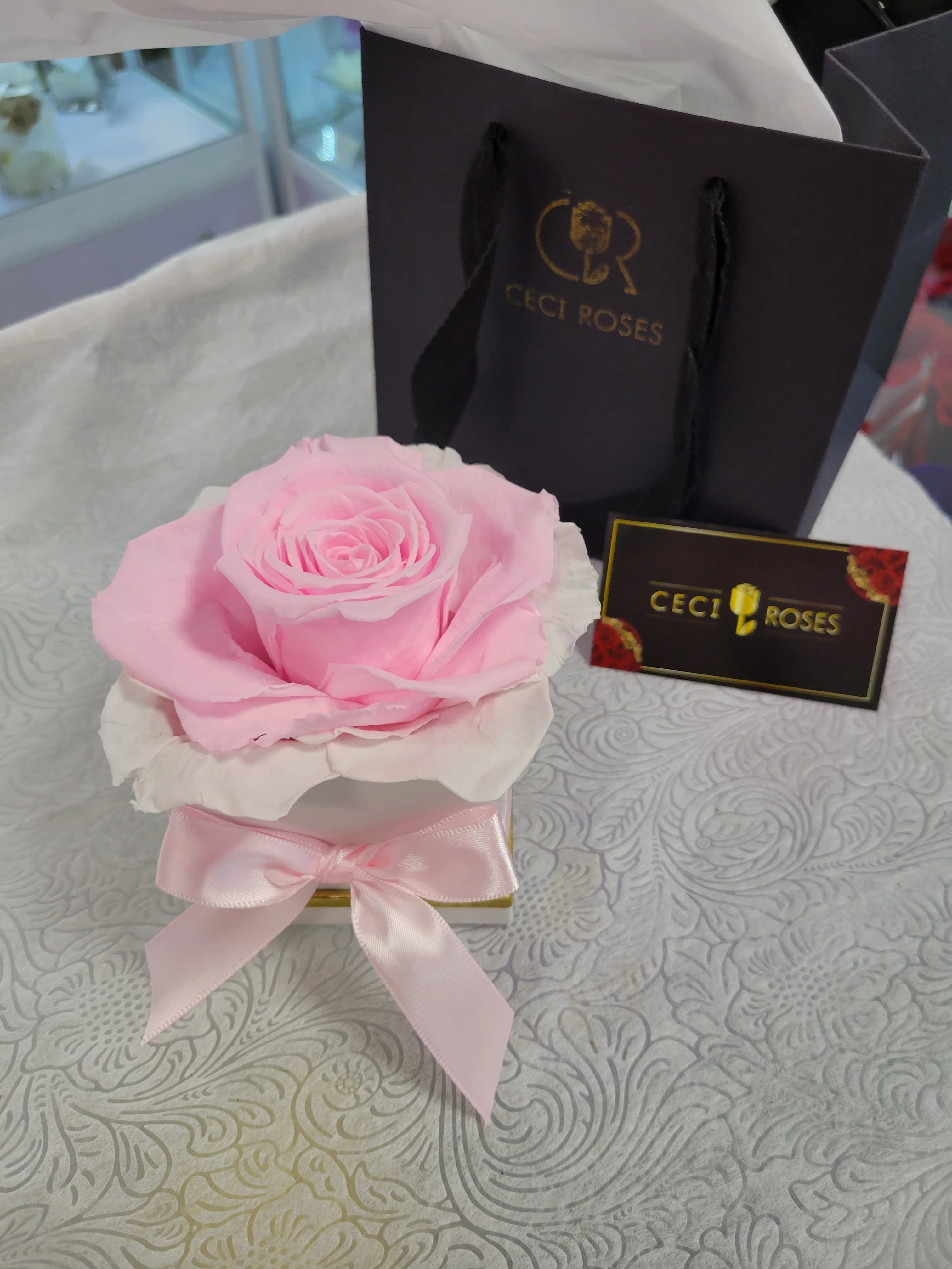 Special  Gift  Preserved Rose .