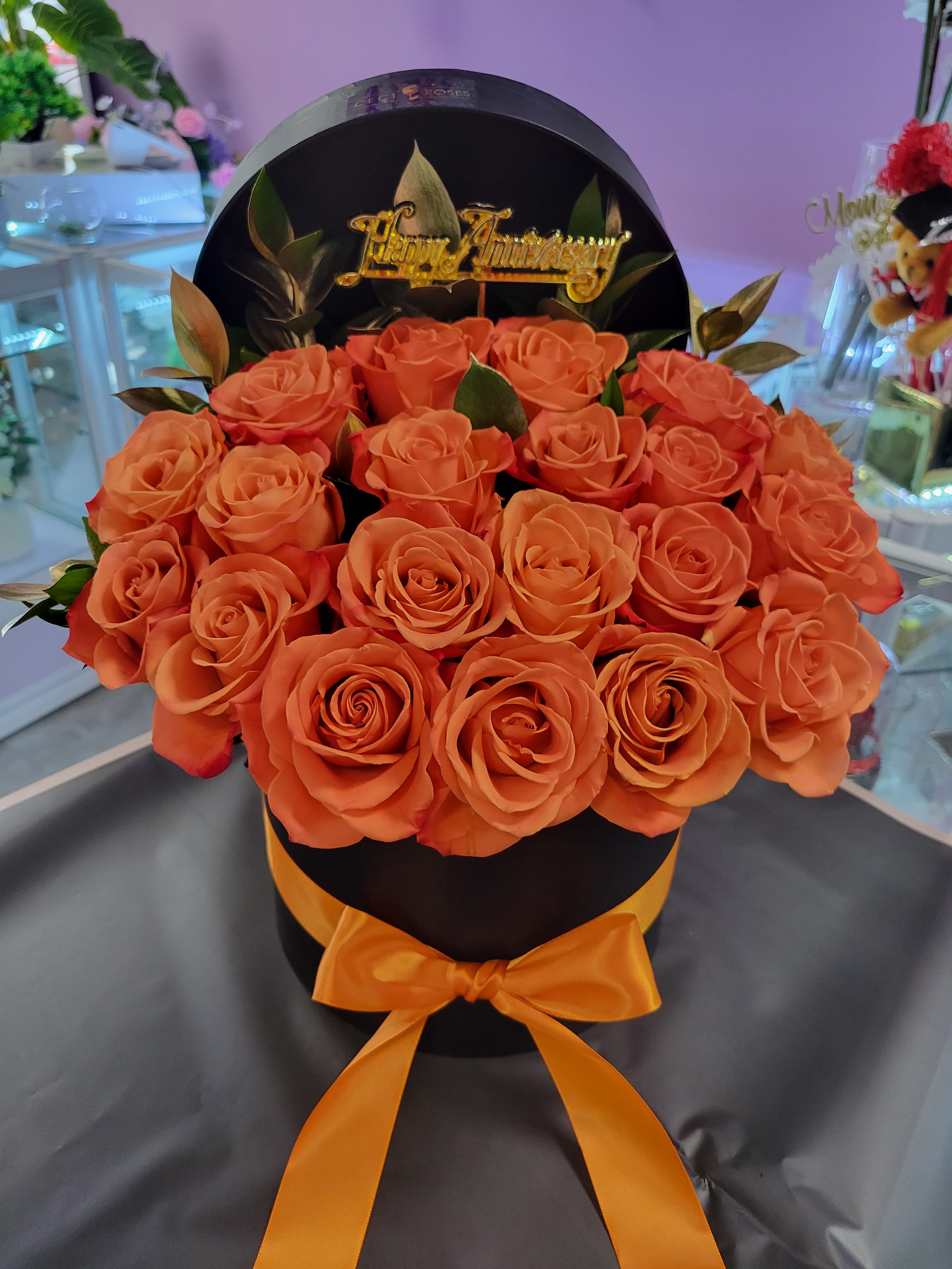 25 Fresh Orange Rose Hatbox