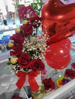 small_red_box_birthday_topper_globo.jpeg small_red_box_birthday_topper_globo.jpeg